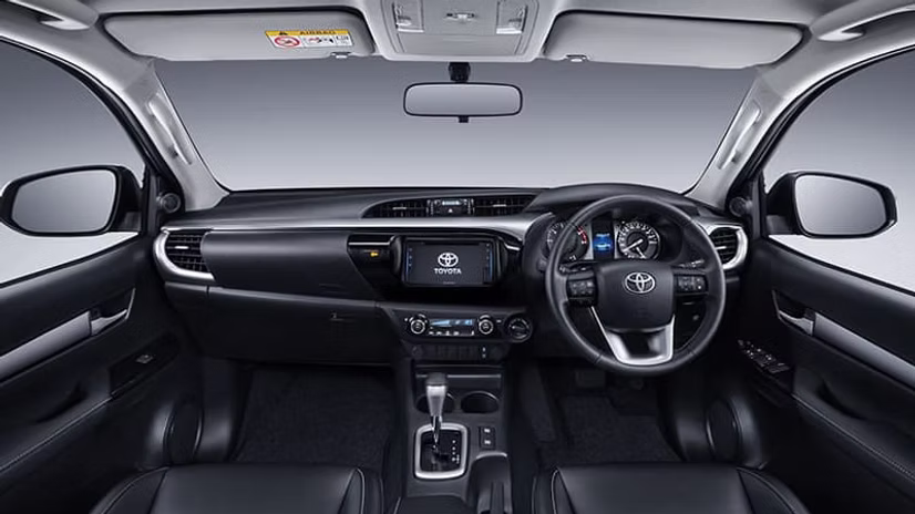 hilux-d-cab-dashboard